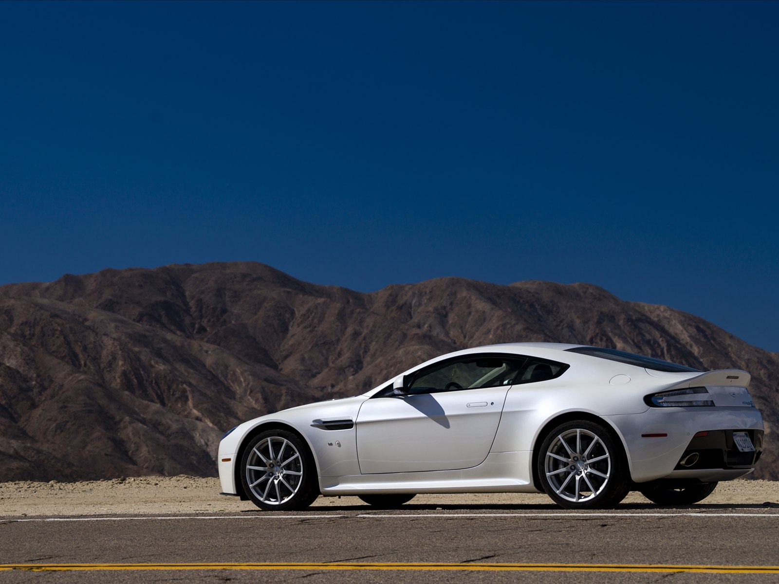 Aston Martin V12 Vantage S 2014